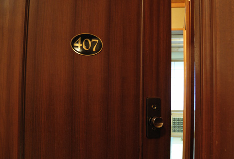 407号室ドア